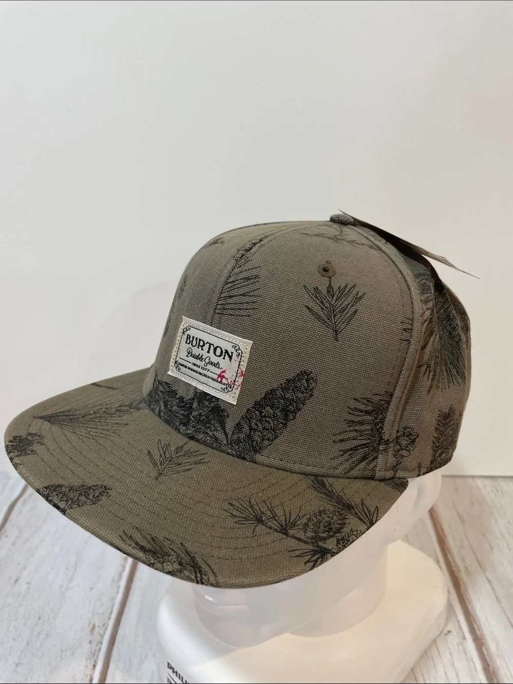 NWT Burton Adult Snapback Cap MB Riggs Olive Green Pinecone Print Hat Flat Brim
